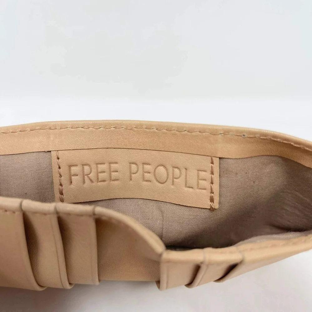 Free People Pulito Pocket Fold Wallet Beige Tan Leather Dome Minimalist Mini